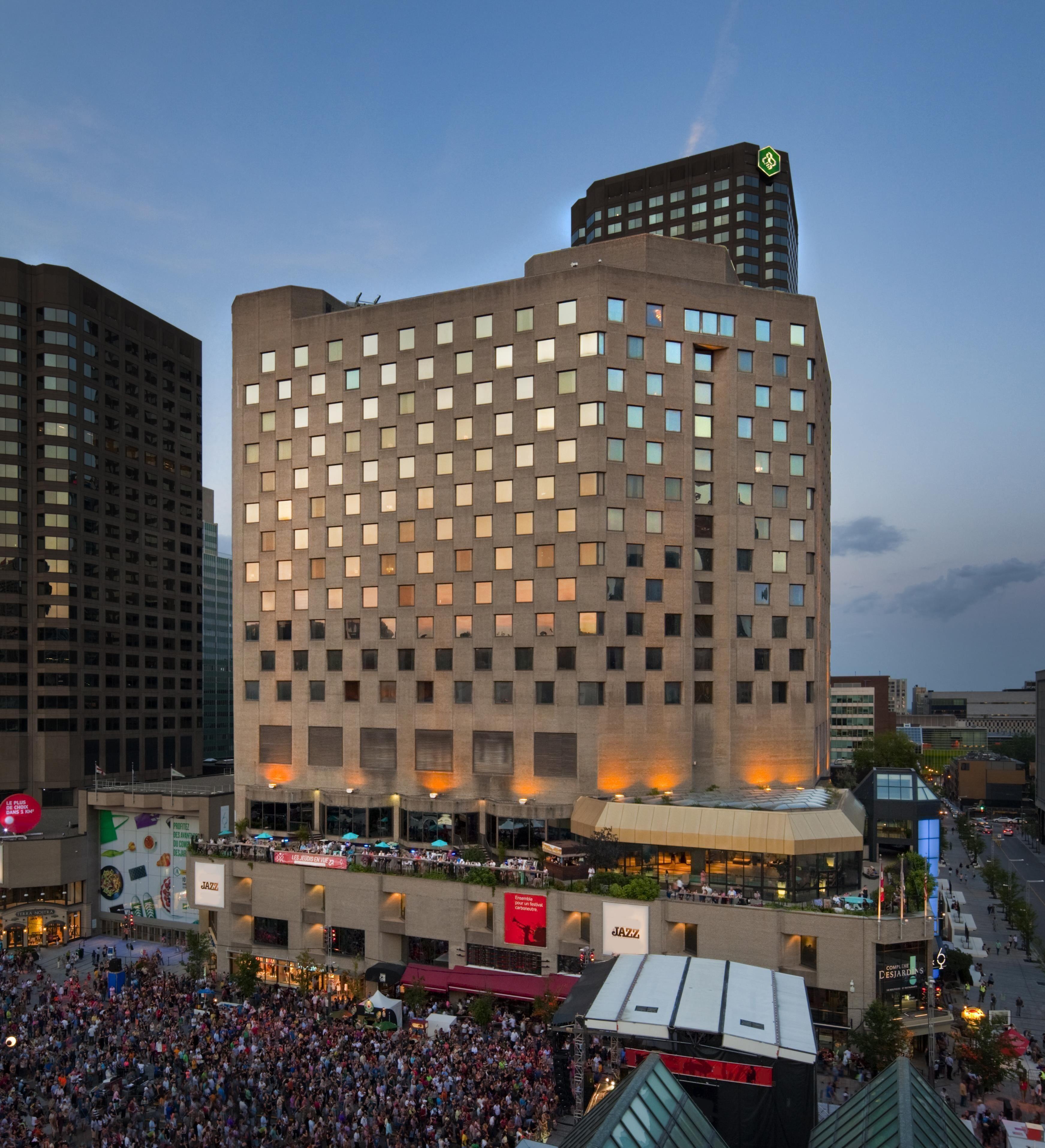DoubleTree by Hilton Montreal image 6