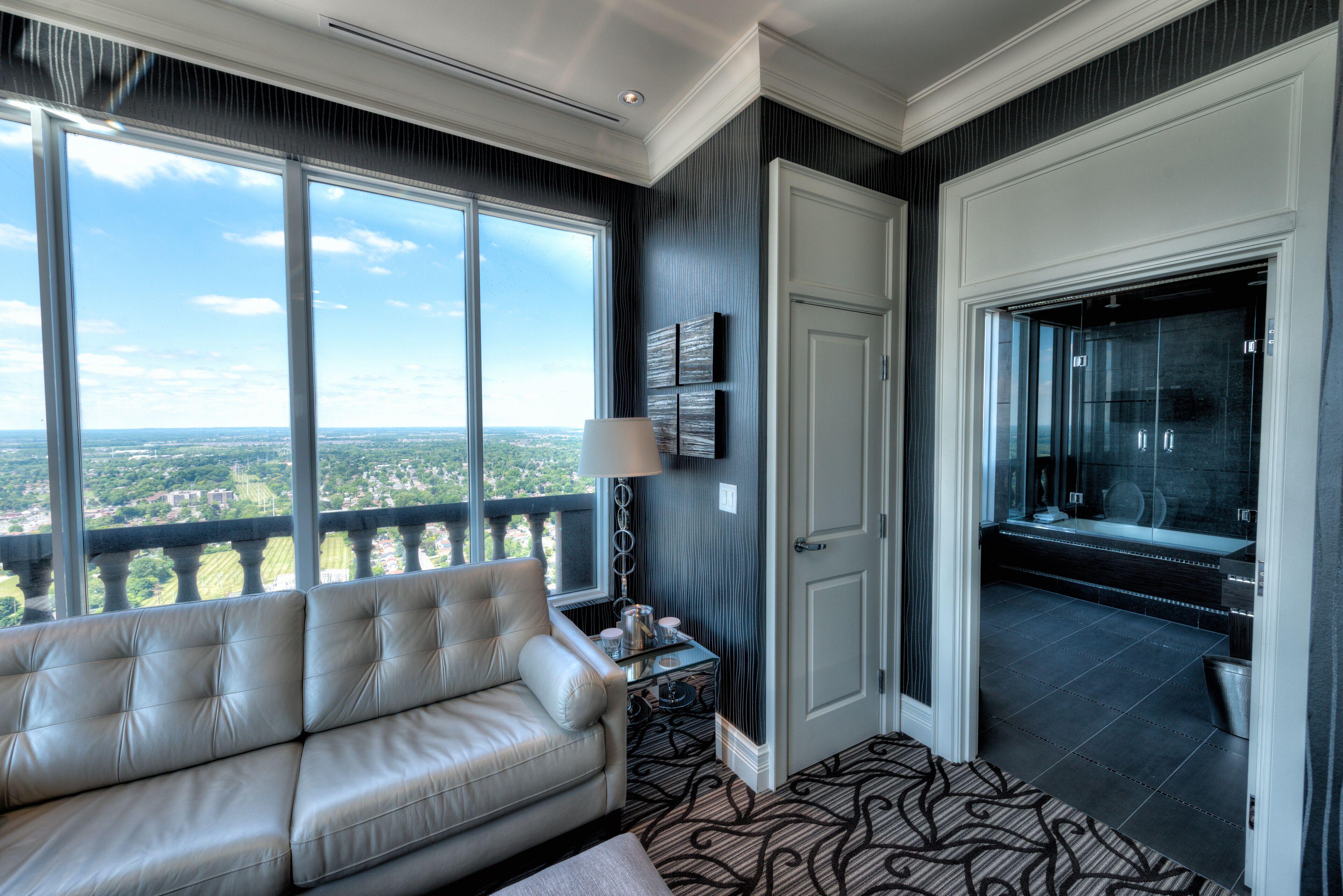 Hilton Niagara Falls/Fallsview Hotel & Suites image 6