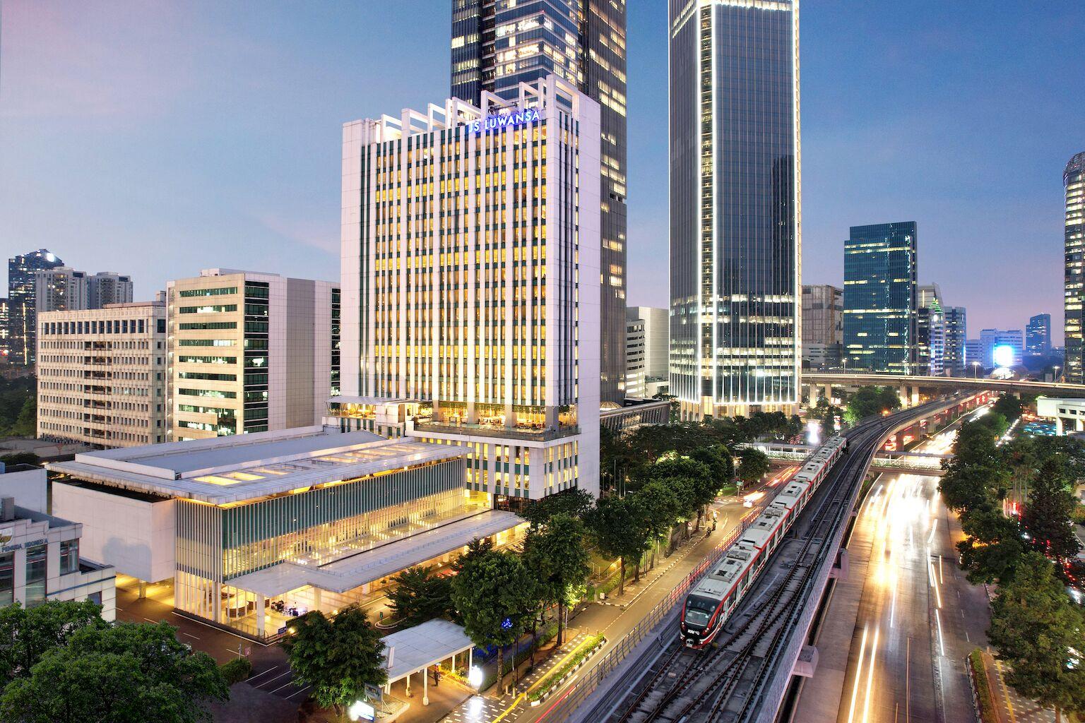 JS Luwansa Hotel and Convention Center image 2