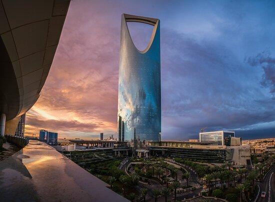 Four Seasons Hotel Riyadh at Kingdom Centre image 1