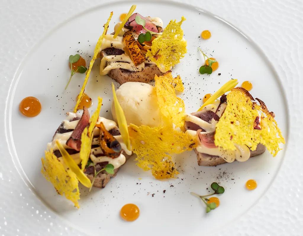 Un plat servi au restaurant Le Makassar