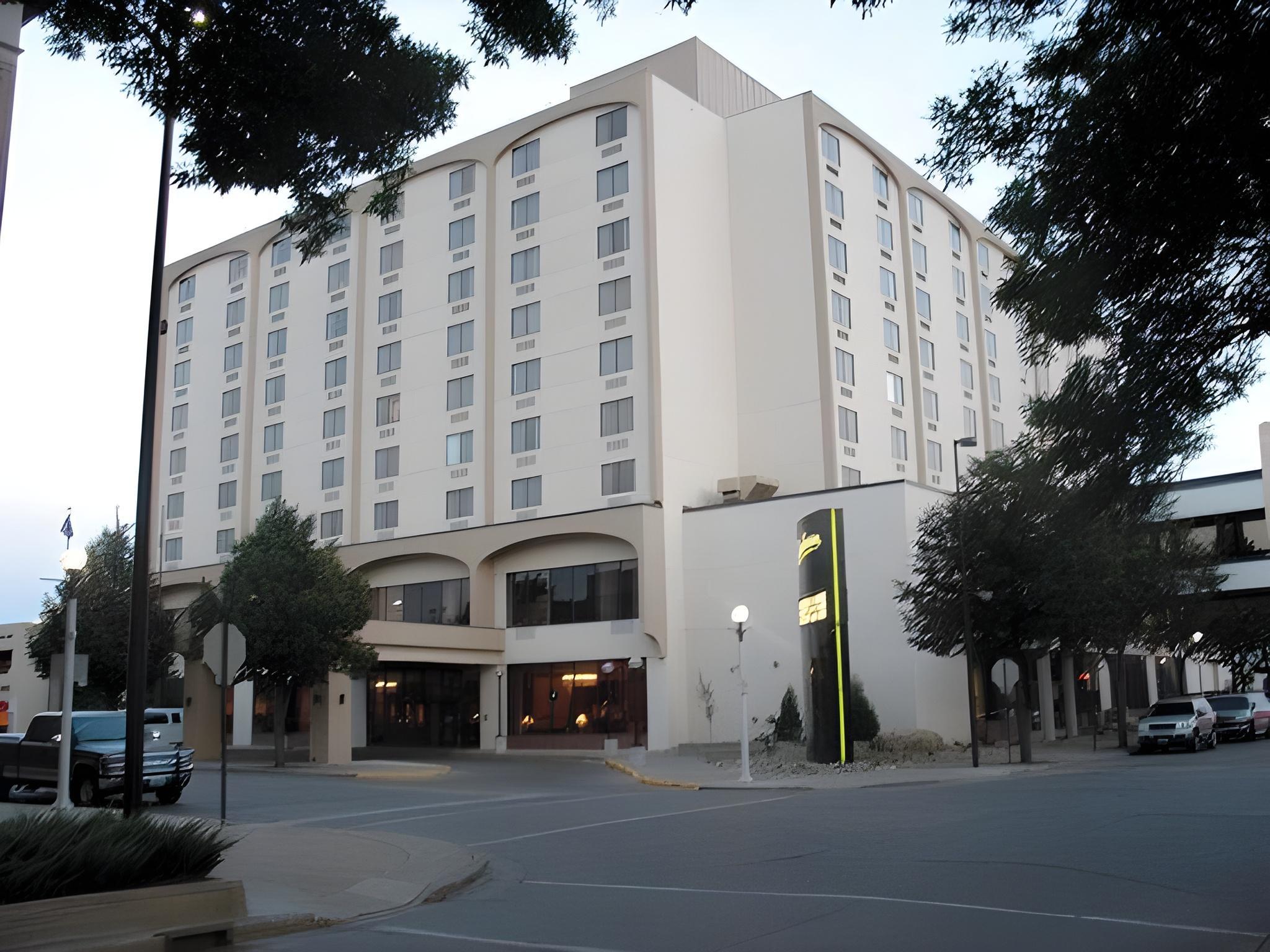 Radisson Hotel Bismarck image 2