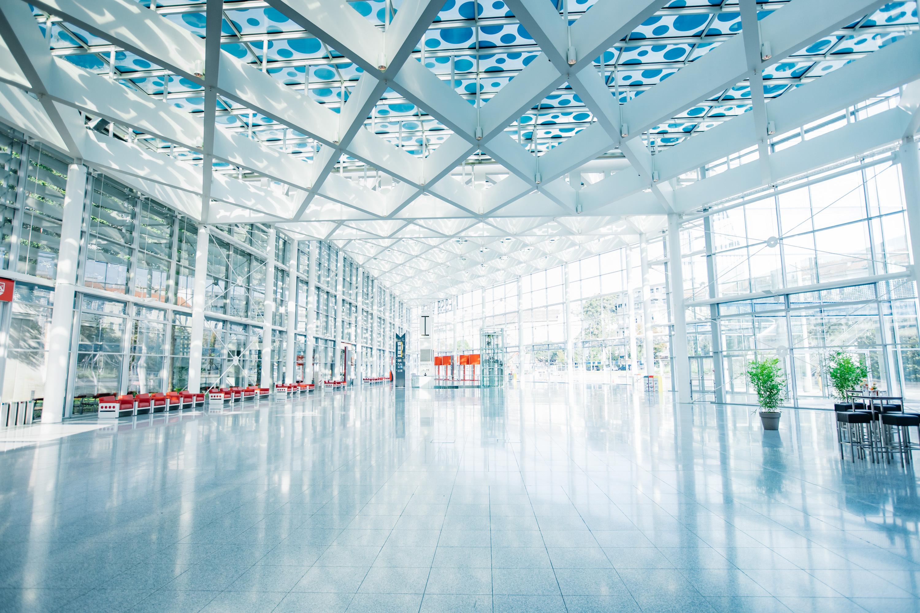 Interior view of Foyer A at VIECON - Vienna Congress & Convention Center, featuring a bright, glass-covered space with generous daylight and open circulation areas.