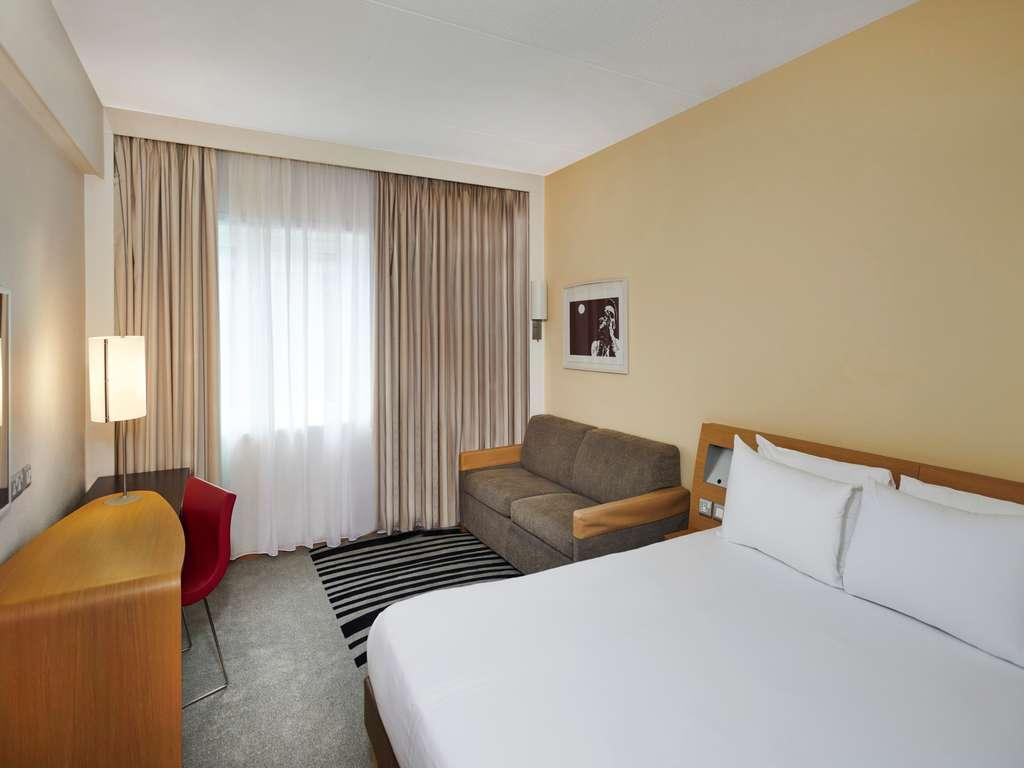 Novotel London West image 5