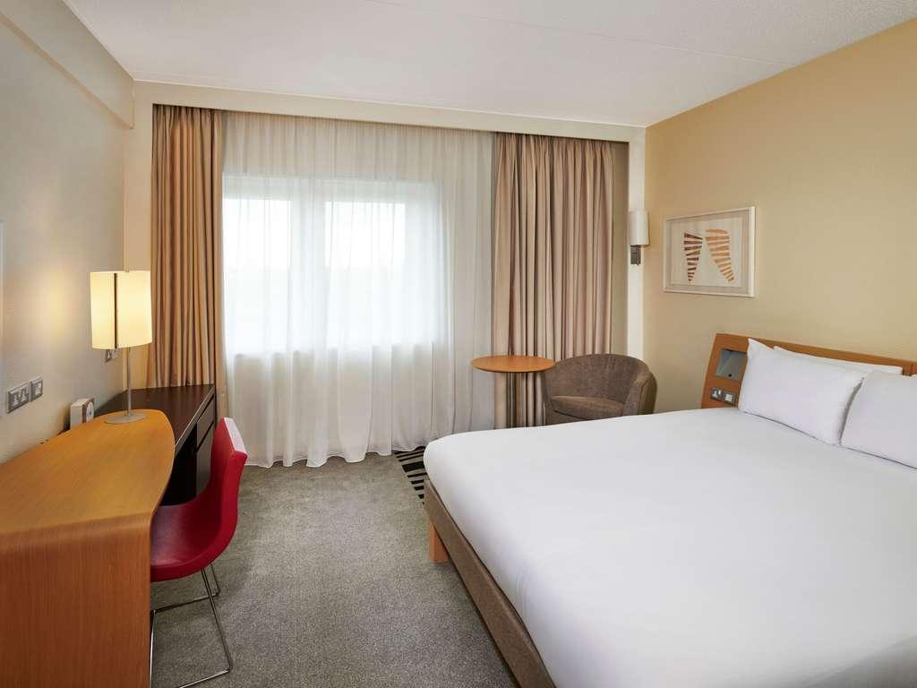 Novotel London West image 2