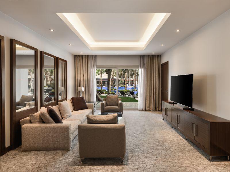 Dusit Thani LakeView Cairo image 3