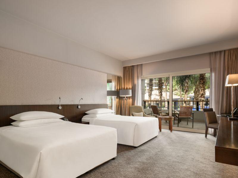Dusit Thani LakeView Cairo image 2