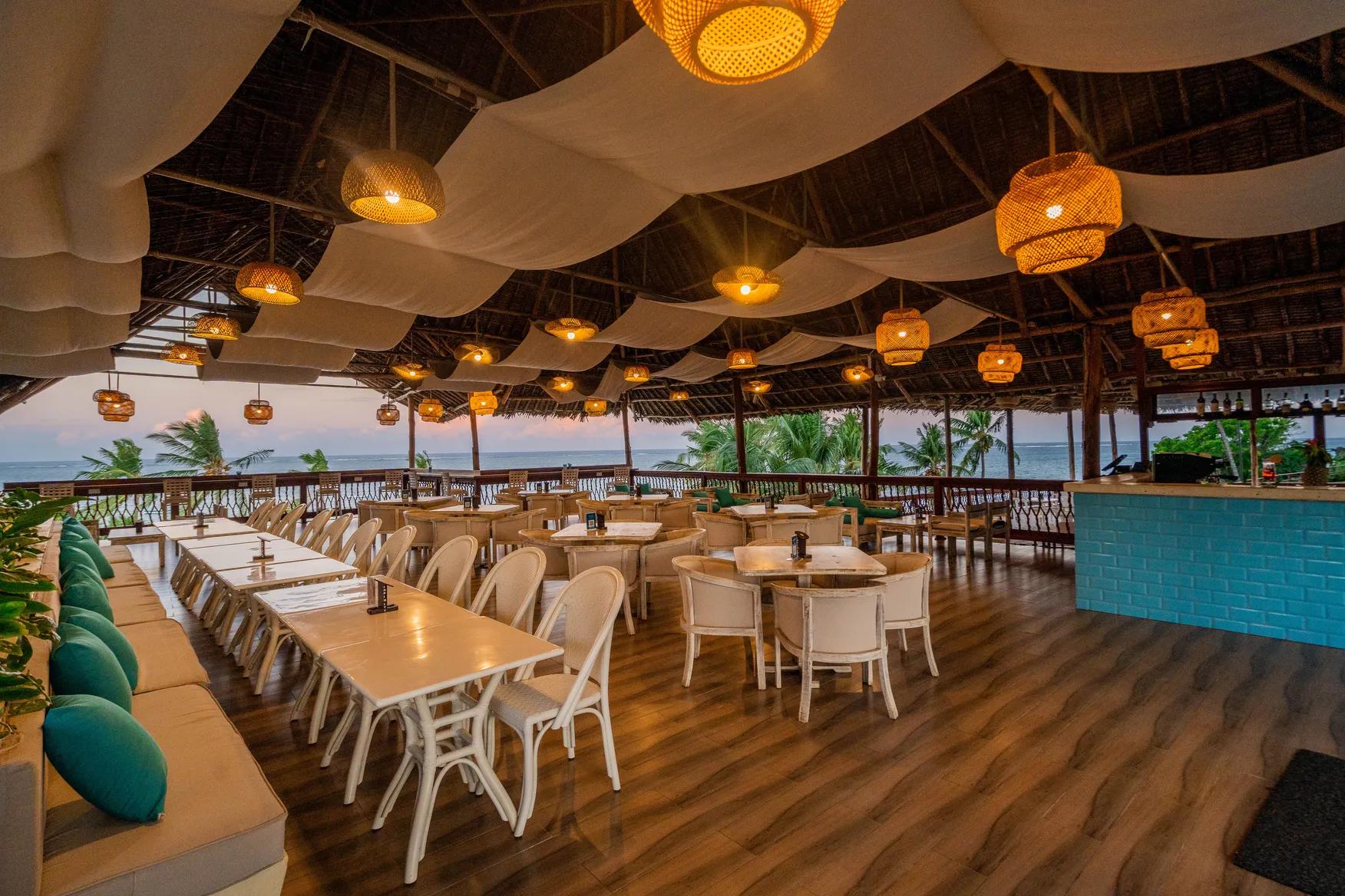 Infinity Deck Bar